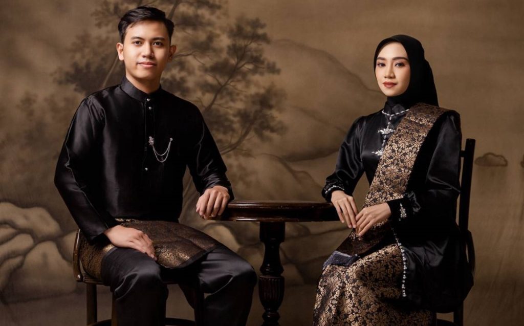 Potret pasangan dalam studio, foto pertama